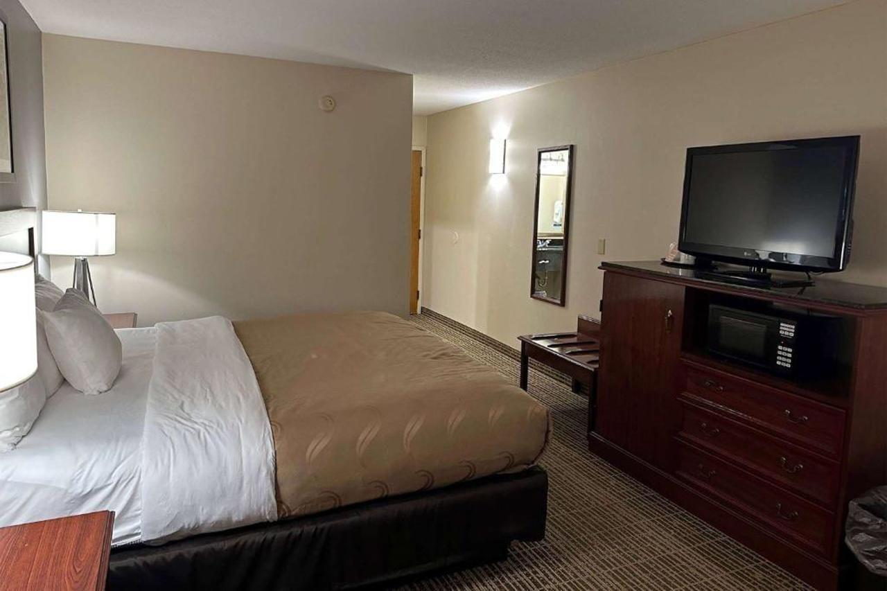 Baymont By Wyndham South Bend Near Notre Dame Hotel Exterior foto
