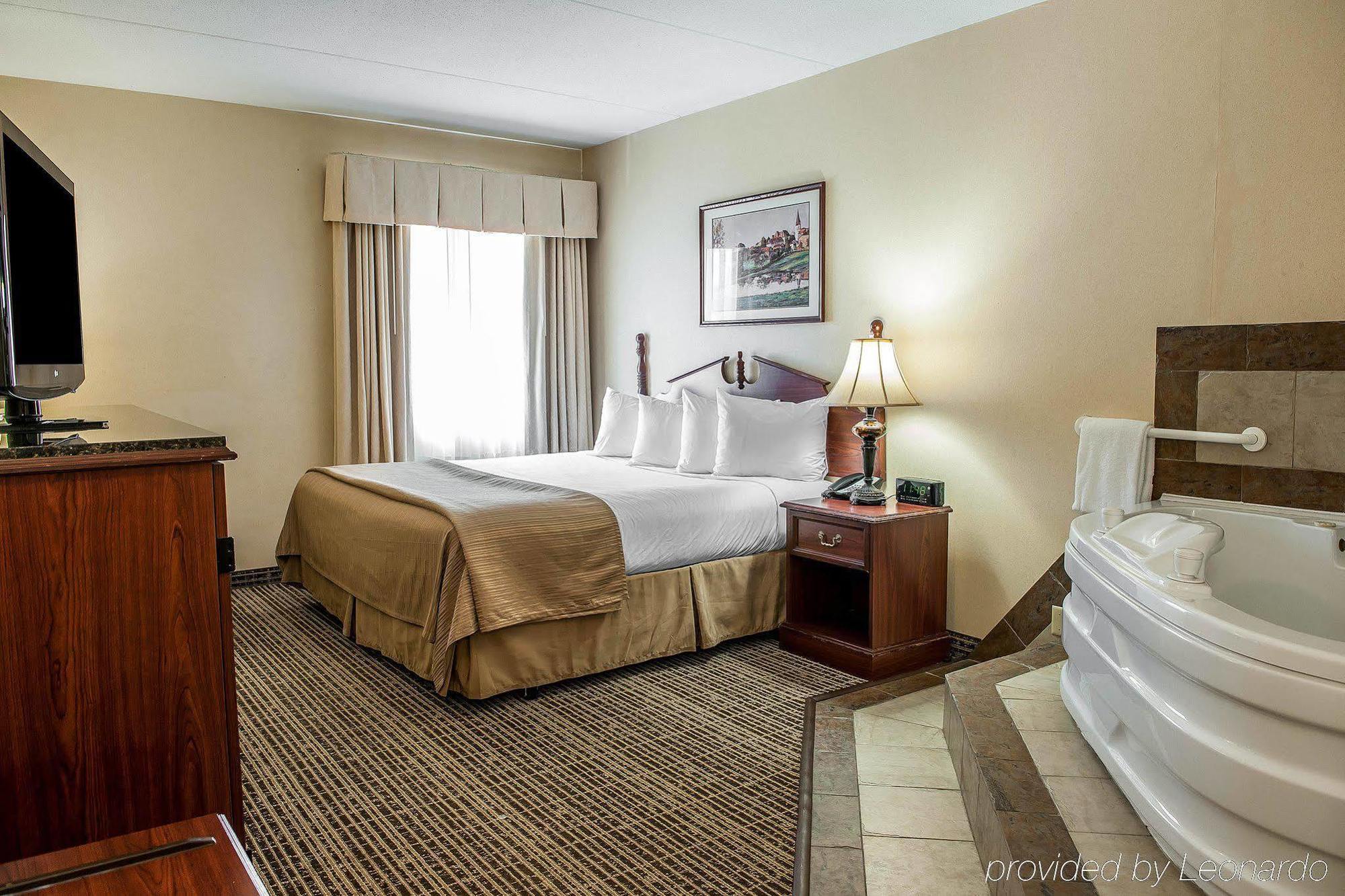 Baymont By Wyndham South Bend Near Notre Dame Hotel Exterior foto