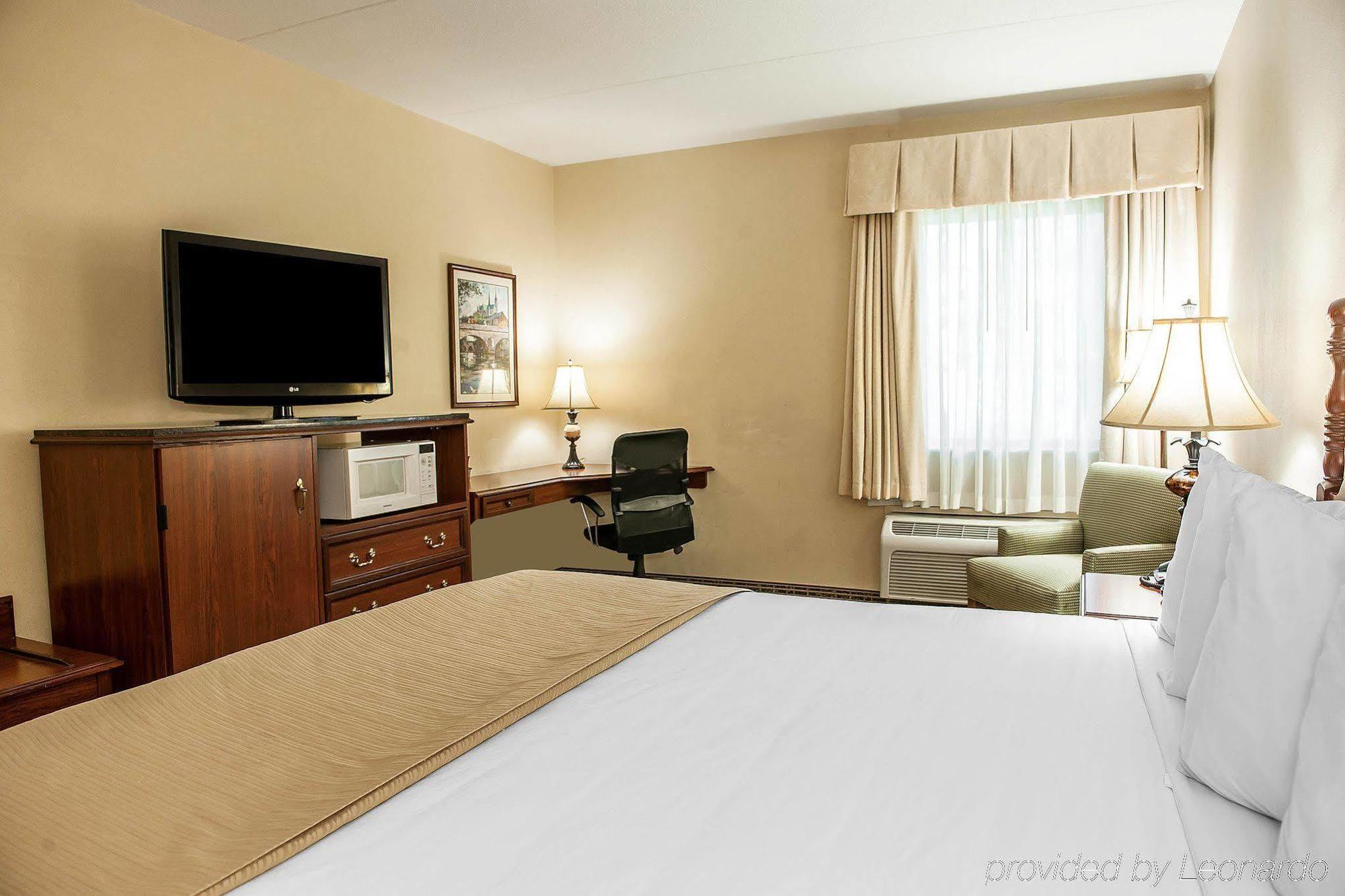 Baymont By Wyndham South Bend Near Notre Dame Hotel Exterior foto