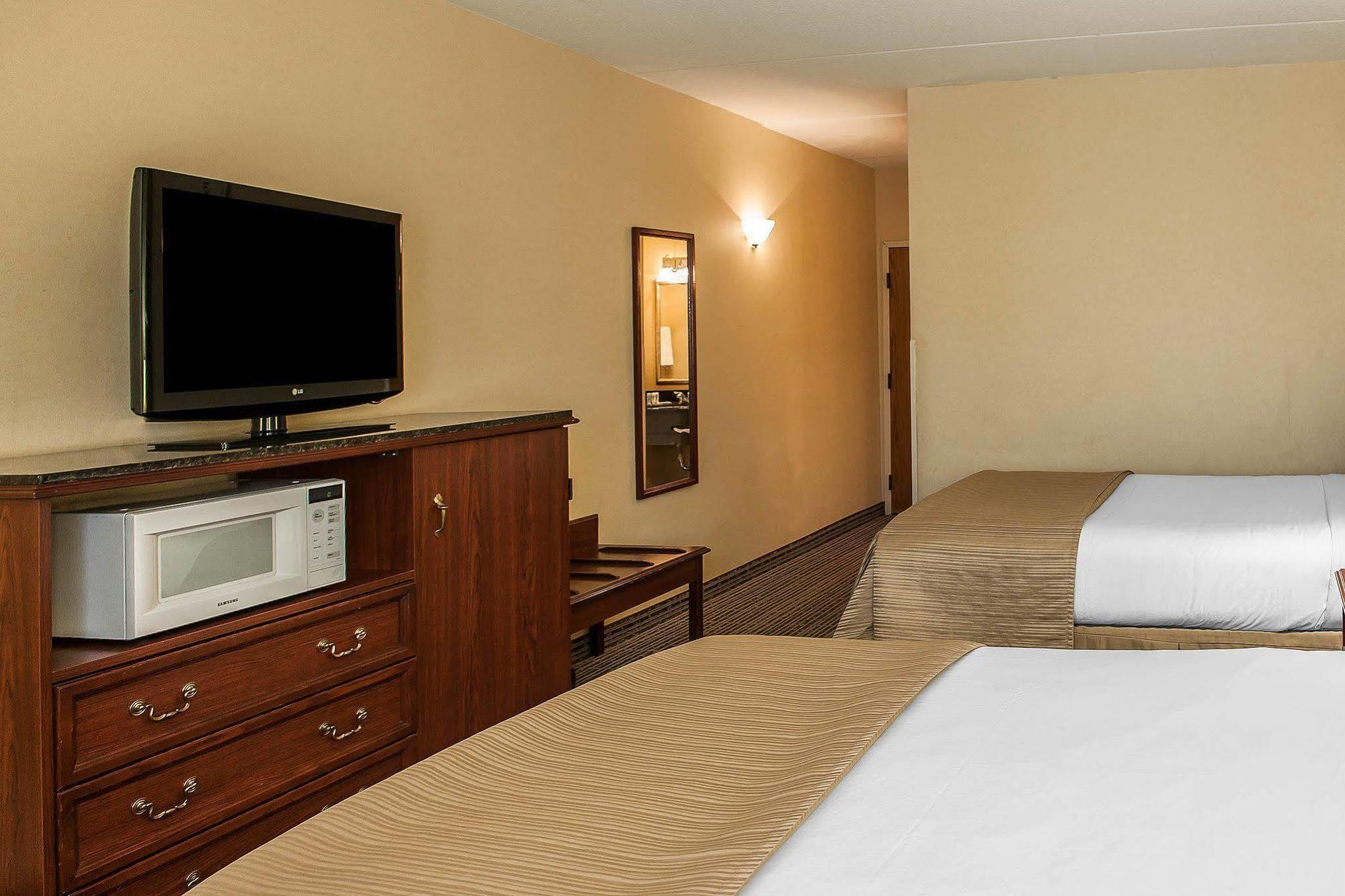 Baymont By Wyndham South Bend Near Notre Dame Hotel Exterior foto
